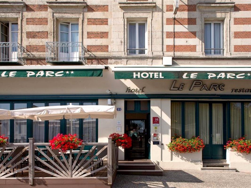 Hotel Restaurant Le Parc Moulins  Exterior foto